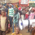 les vendeurs du marché de Kamagema manifestent pour réclamer leur président syndical enlevé à Panzi