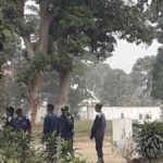 a police empêche l'accès au gouverneur déchu Martin Kabuya aux bureaux administratifs