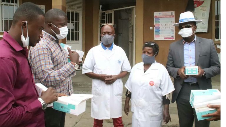 distribution gratuite des masques de prévention et Thermoflashs aux hôpitaux