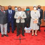 le groupe de 13 personnalités