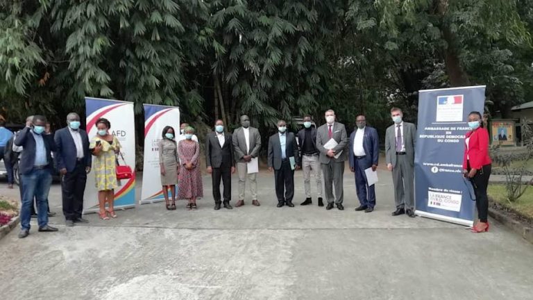Le recteur de l'université Loyola RDC et l'Institut Catholique des Arts et Métiers France