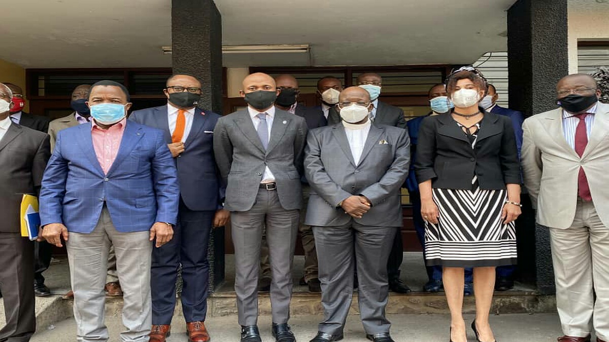 Les 13 signataires d'appel