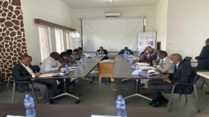 le groupe de 13 personnalités