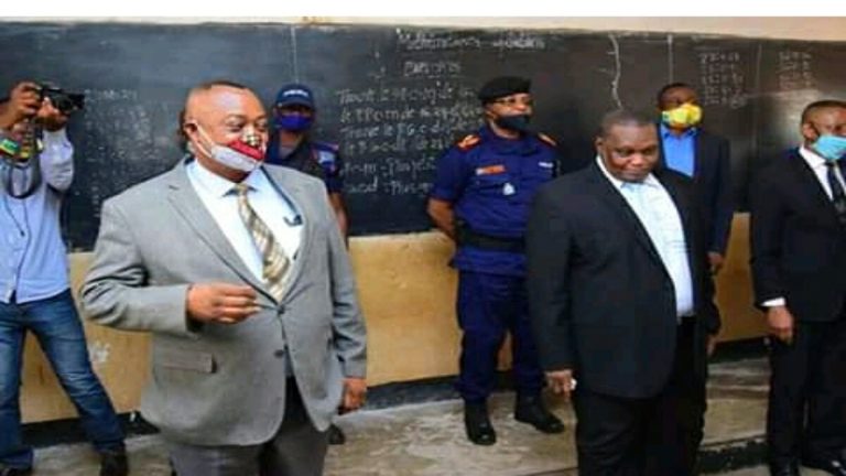 Gouverneur Maweja offre des kits de prévention contre la Covid-19