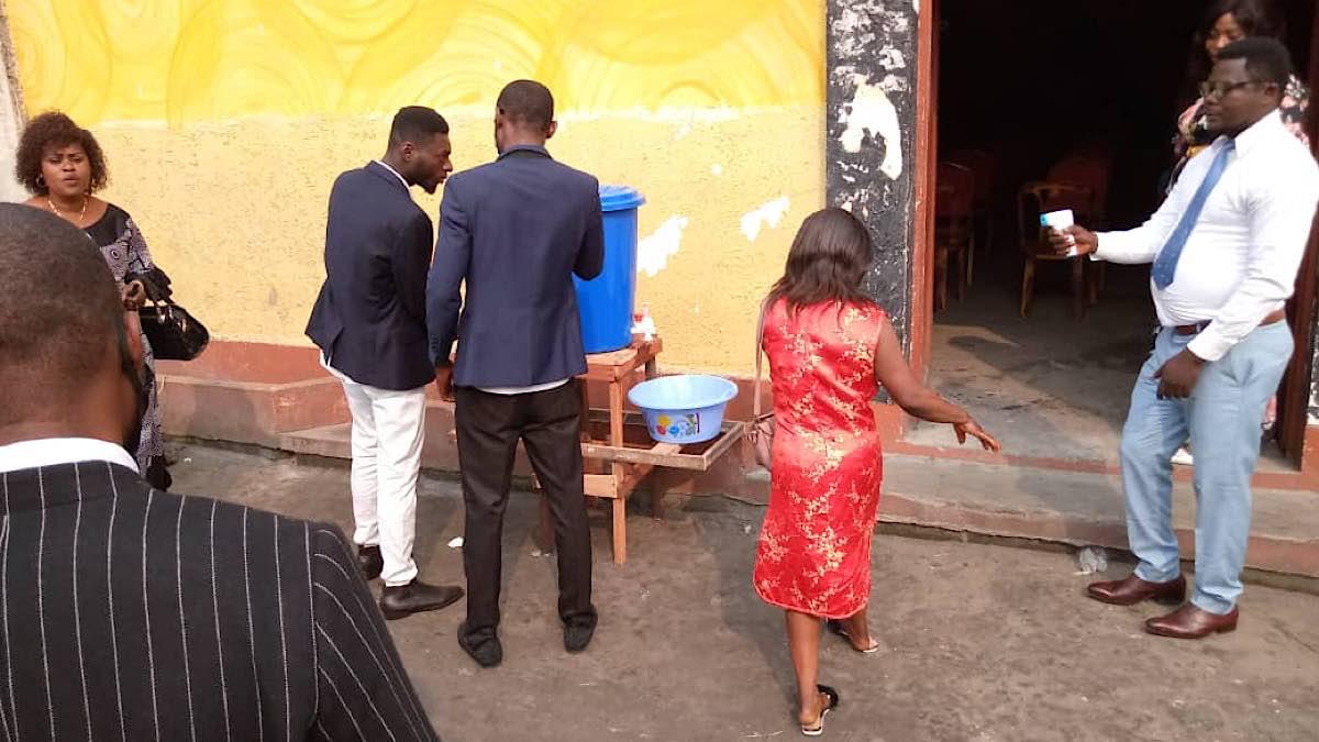 Kinshasa Reprise des cultes église