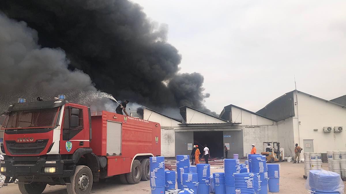 Kinshasa : Un incendie s’est déclaré au dépôt de l'UNICEF dans la concession Utex africa 1 Kinshasa : Un incendie s’est déclaré au dépôt de l’UNICEF dans la concession Utex africa