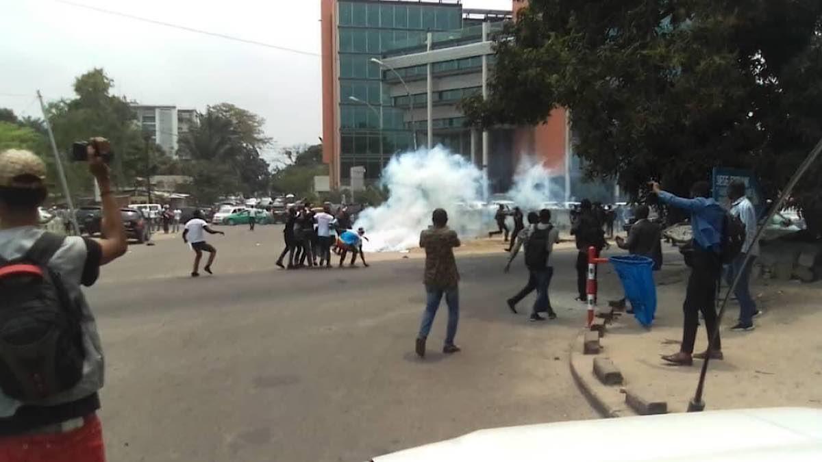 Kinshasa-manifestations contre l’ambassadeur rwandais : des gaz lacrymogènes utilisés, des militants interpellés puis relâchés