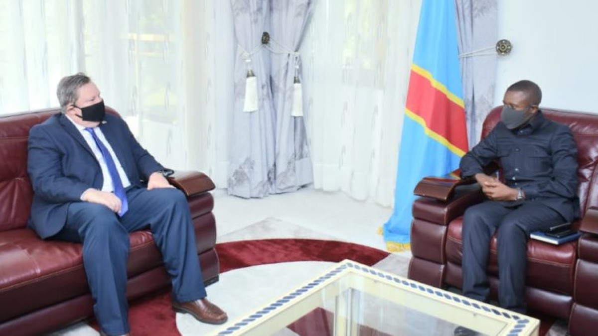 gouverneur Carly Nzanzu et Mike Hammer