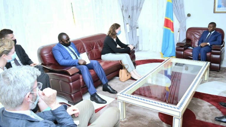 Emily Maltman et Nzanzu Kasivita Carly.