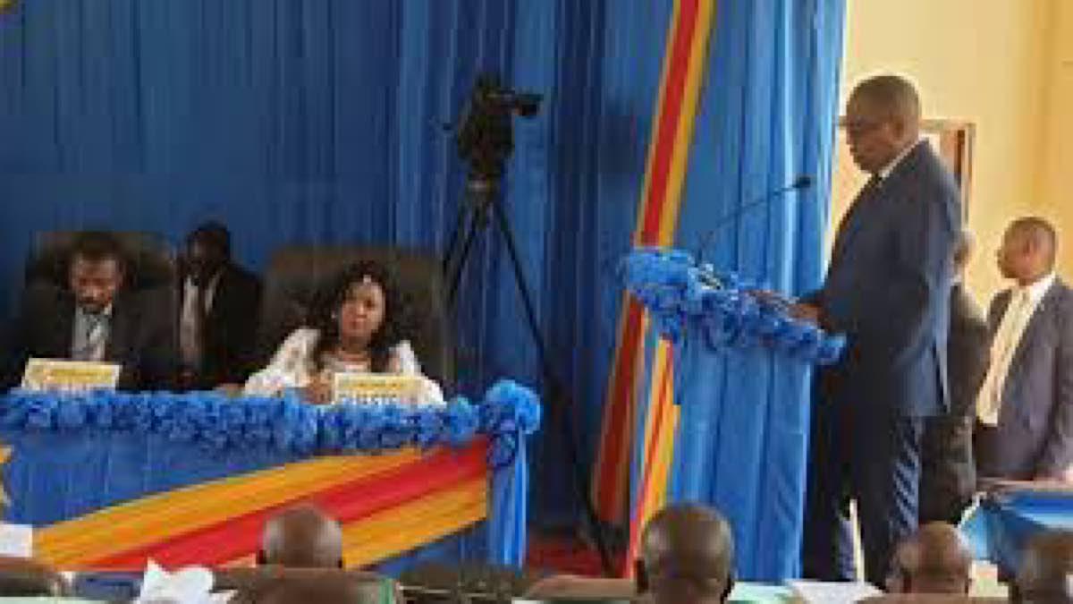 Sud-Kivu : Le gouverneur Ngwabidje a déposé à l’Assemblée provinciale le projet d’édit budgétaire 2021 évalué à 267 milliards de francs congolais