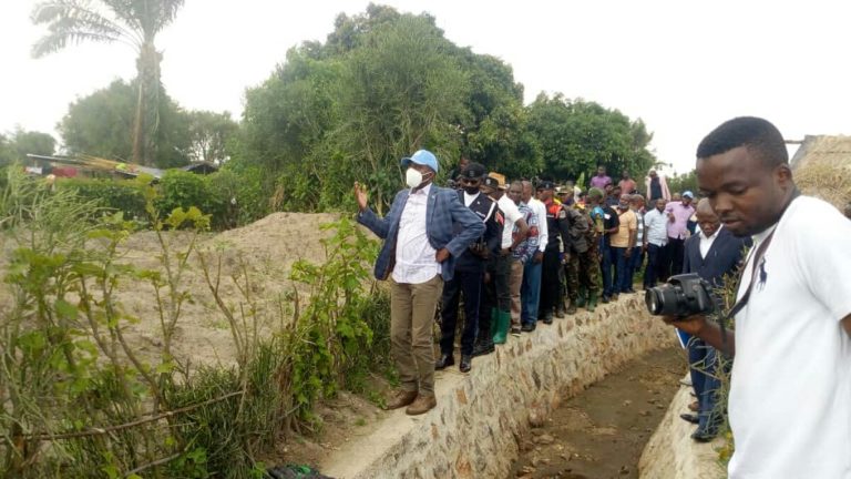 vice-gouverneur satisfait de l'état d'avancement du projet d'infrastructures