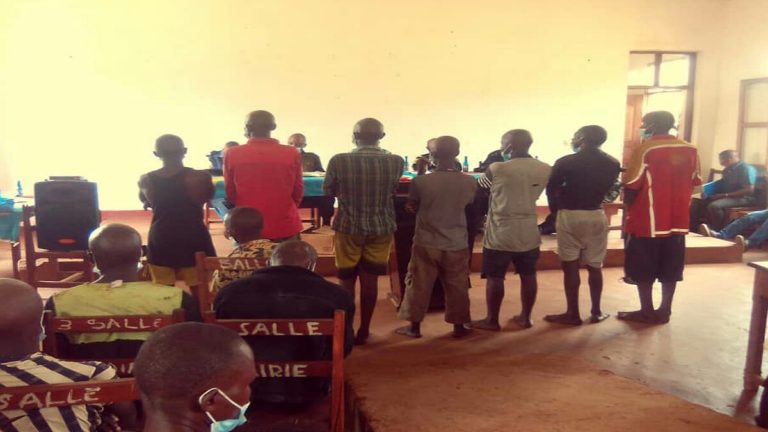 20 civils devant le tribunal militaire