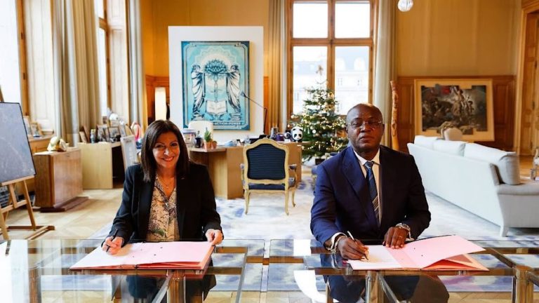 maire de Paris Anne Hidalgo et Maire de Kinshasa Gentiny Ngobila