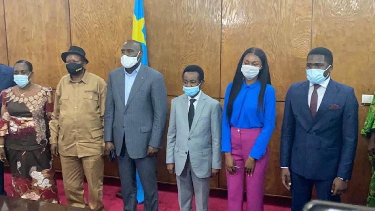 la remise et reprise entre le bureau sortant et le bureau d'âge