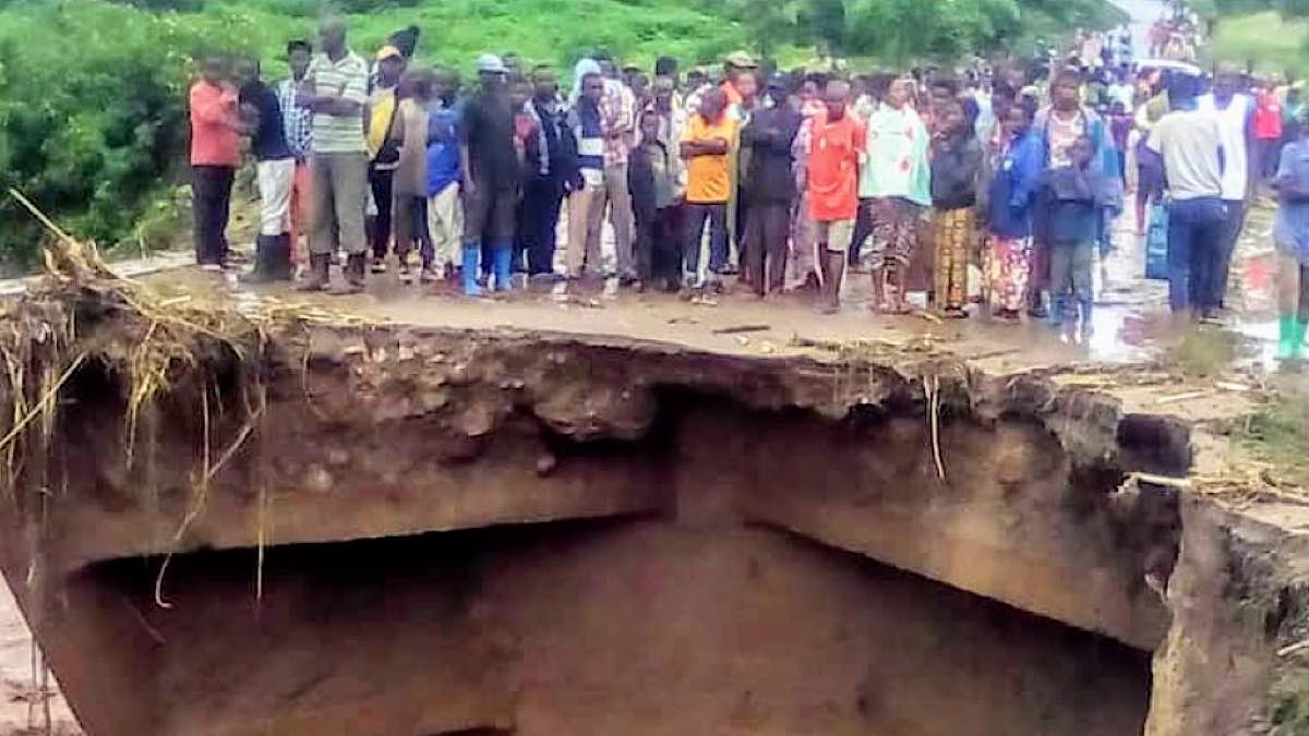 Bukavu Uvira pont Kawizi sur la RN5
