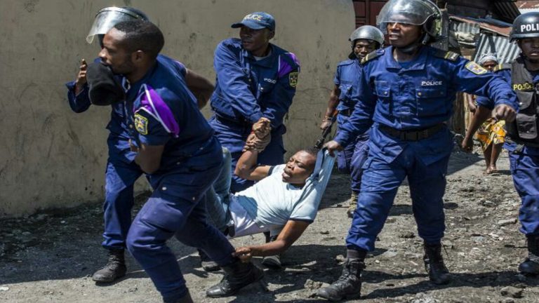 L'enseignant Bienfait Ndeleko est aux arrêts