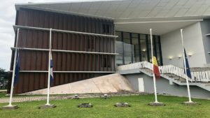 Meurtre de Attaanasio : les drapeaux de la Belgique, Pays-Bas et Union européenne en berne