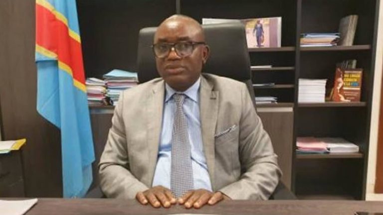 Le ministre a.i de la justice Takaishe