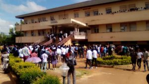 étudiants à l'Unilu