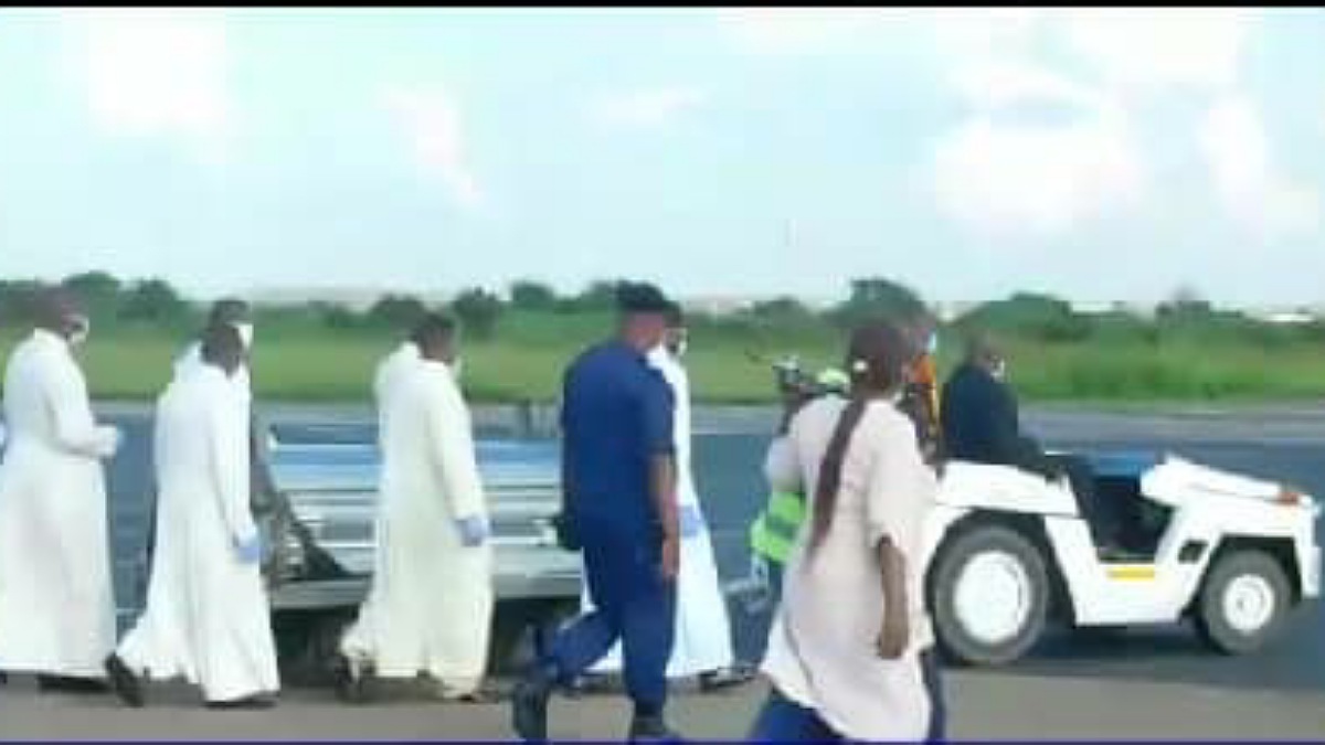 le corps du feu Archevêque Tafunga Mbayo