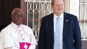 Mike Hammer a échangé avec Mgr François Xavier Maroy