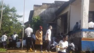 sit-in à la mairie de beni par des élèves