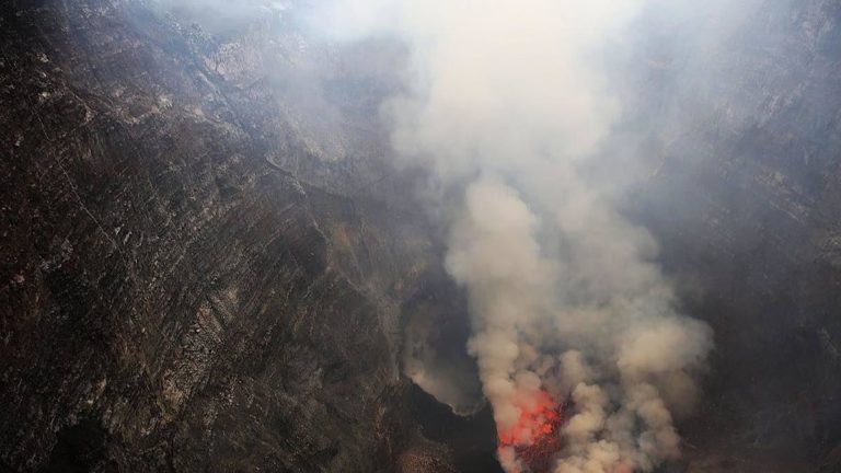 Volcano_Nyiamulagira_-_Virunga_National_Park_