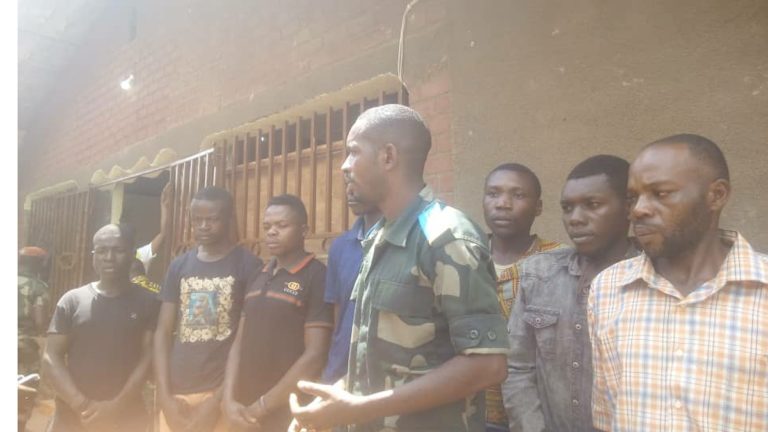 creuseurs artisanaux aux arrêts à Beni