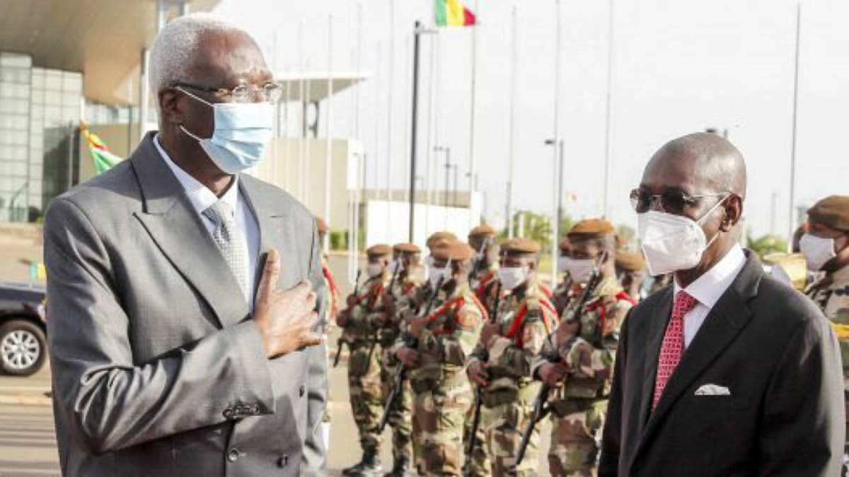 Mali : le président de la transition et son premier ministre interpellés par des militaires