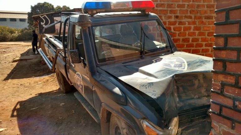 Un véhicule de la PNC sans immatriculation