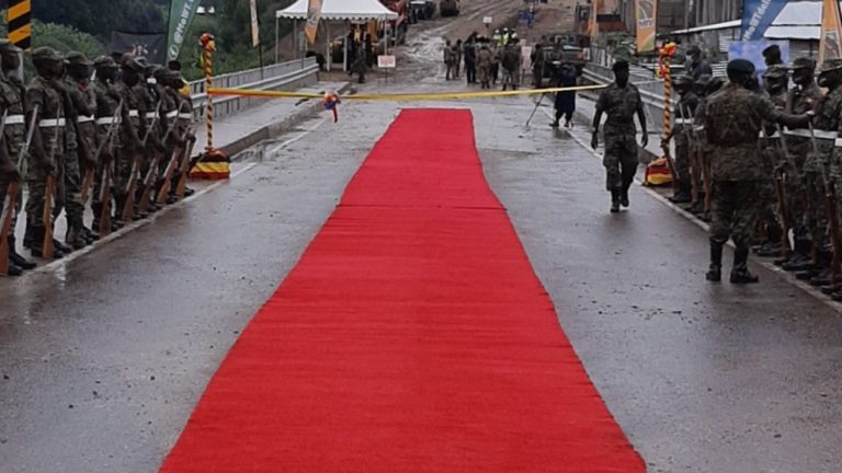 routes reliant l'Ouganda et la RDC