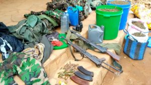 armes récupérées lors d'un bouclage à Kanzuli et Kasanga