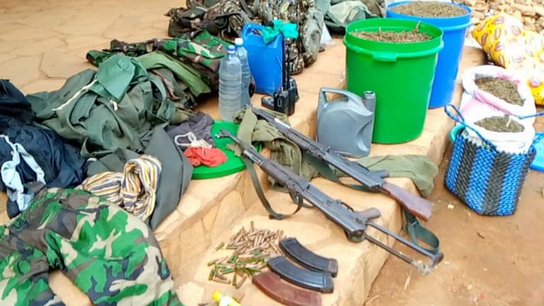 armes récupérées lors d'un bouclage à Kanzuli et Kasanga