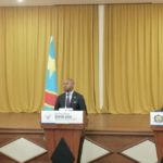 le ministre national de la communication congolaise, le gouverneur militaire, et le porte-parole de l'armée congolaise