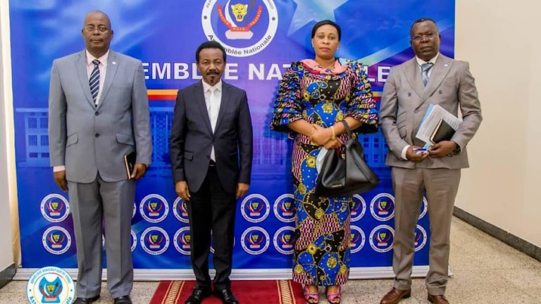 Mboso Nkodia et le représentant de la FAO