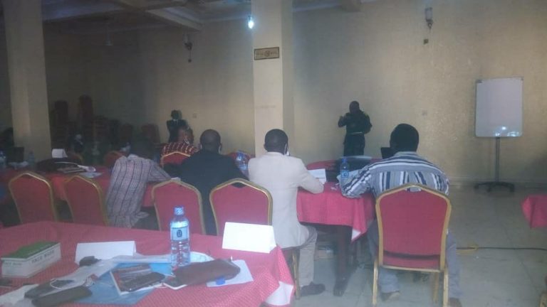 les leaders locaux et les services de sécurité