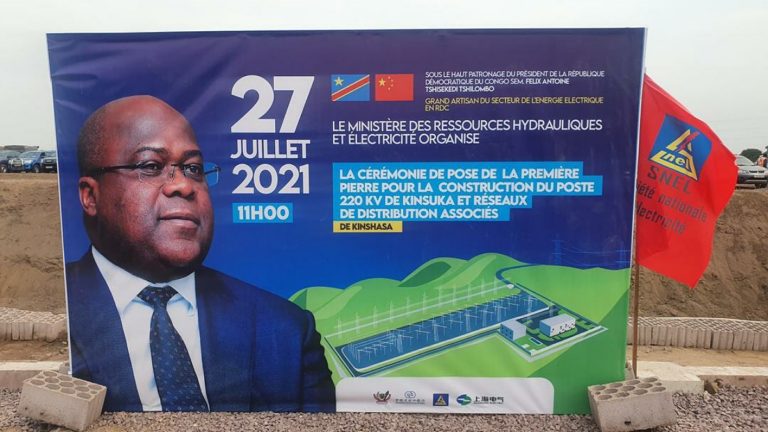 Félix Tshisekedi pose la première pierre de construction du poste 220Kv de Kinsuka