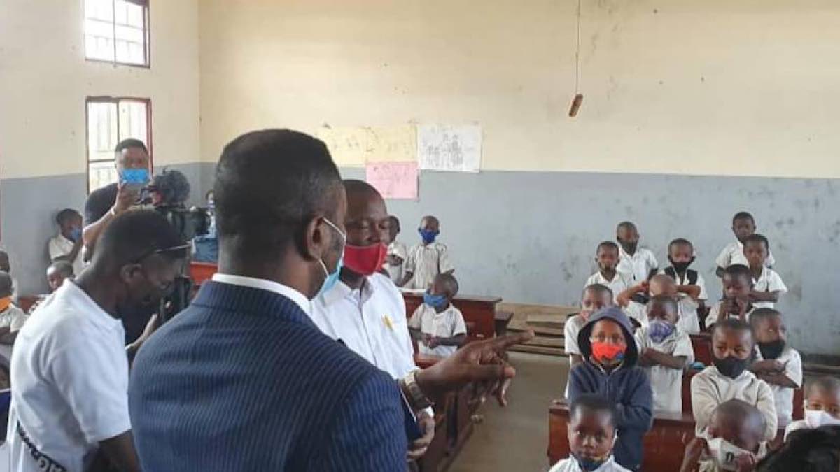 21042BFA 1398 42EE A9EF 6547C0625628