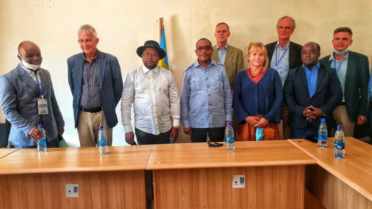 Fabrice Puela, le gouverneur Ngwabidje lance le projet « We are able »