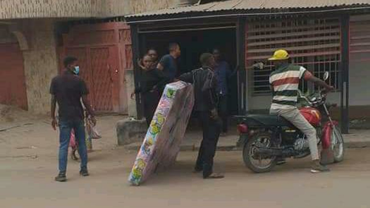 Certains magasins des indiens