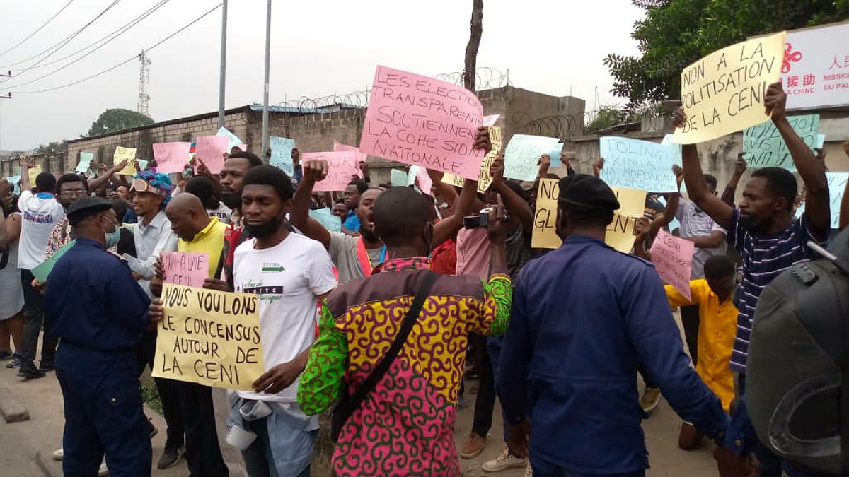 une nouvelle manifestation devant le palais du peuple