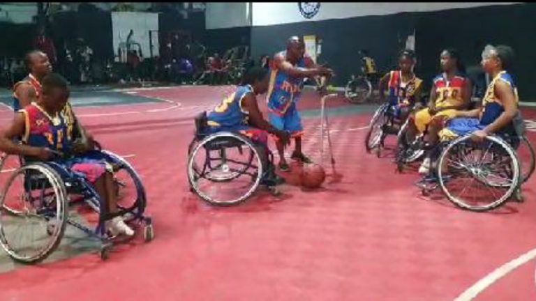 Les léopards dames et messieurs de Basket-ball sur fauteuil