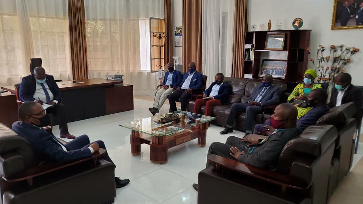 Théo Ngwabidje Kasi et les députés provinciaux