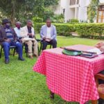 Général Mbala Musese Célestin avec les notables de Beni