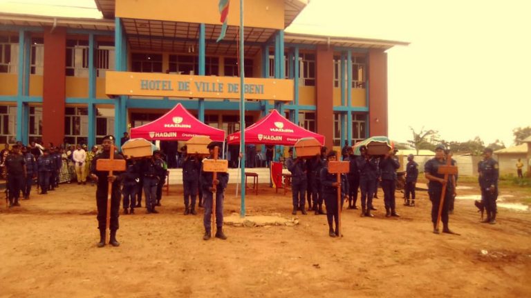 Cérémonie de derniers hommages aux policiers