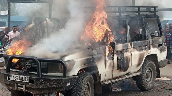 véhicule incendié véhicule incendié