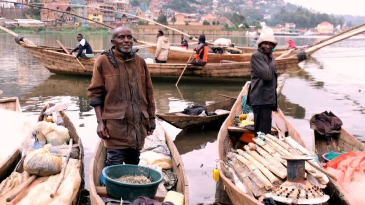 Nord Kivu - Lac Édouard : La marine Ougandaise arrête 18 pêcheurs Congolais Nord Kivu – Lac Édouard : La marine Ougandaise arrête 18 pêcheurs Congolais