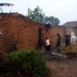 des maisons incendiées