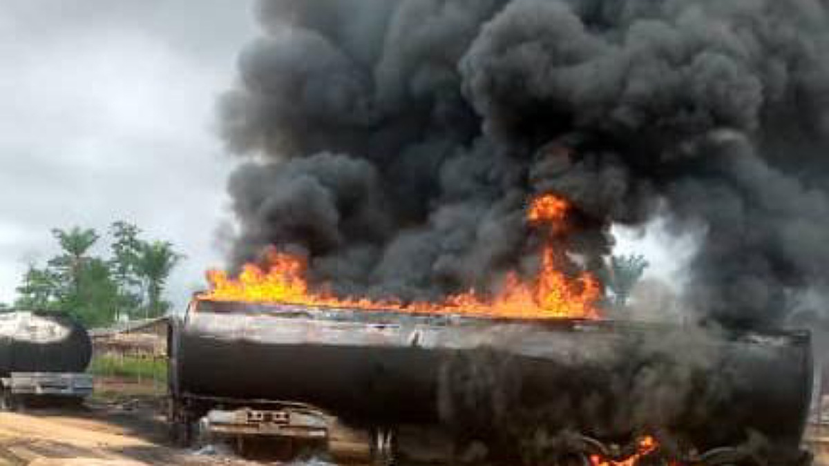 camions citernes incendiés