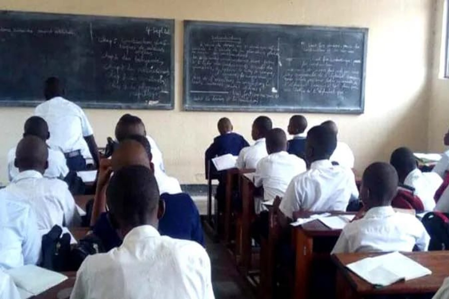 RDC – Gratuité de l’enseignement : les chefs d’établissements scolaires interdits à percevoir les frais de participation au TENAFEP